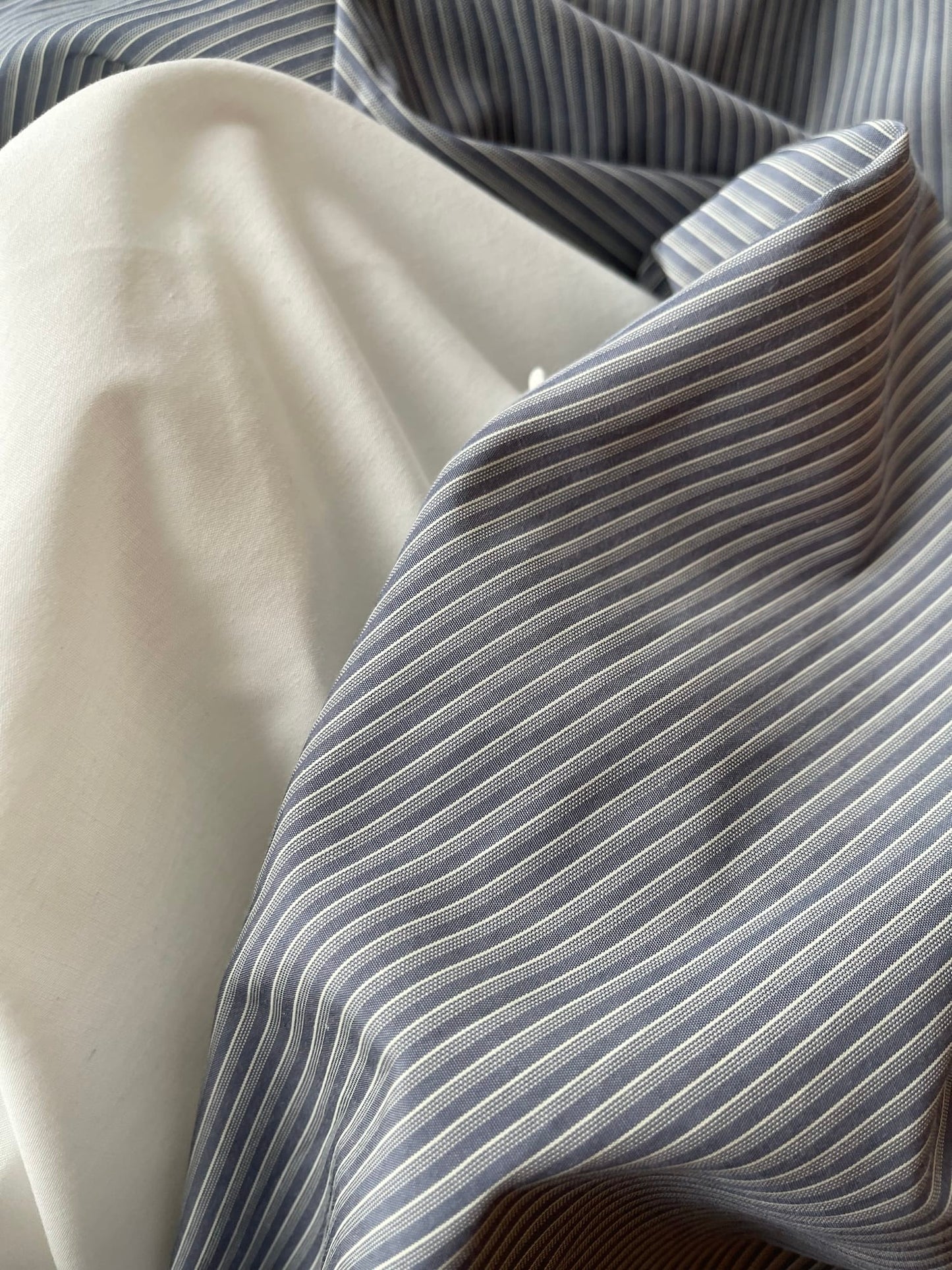 バックドロストシャツ