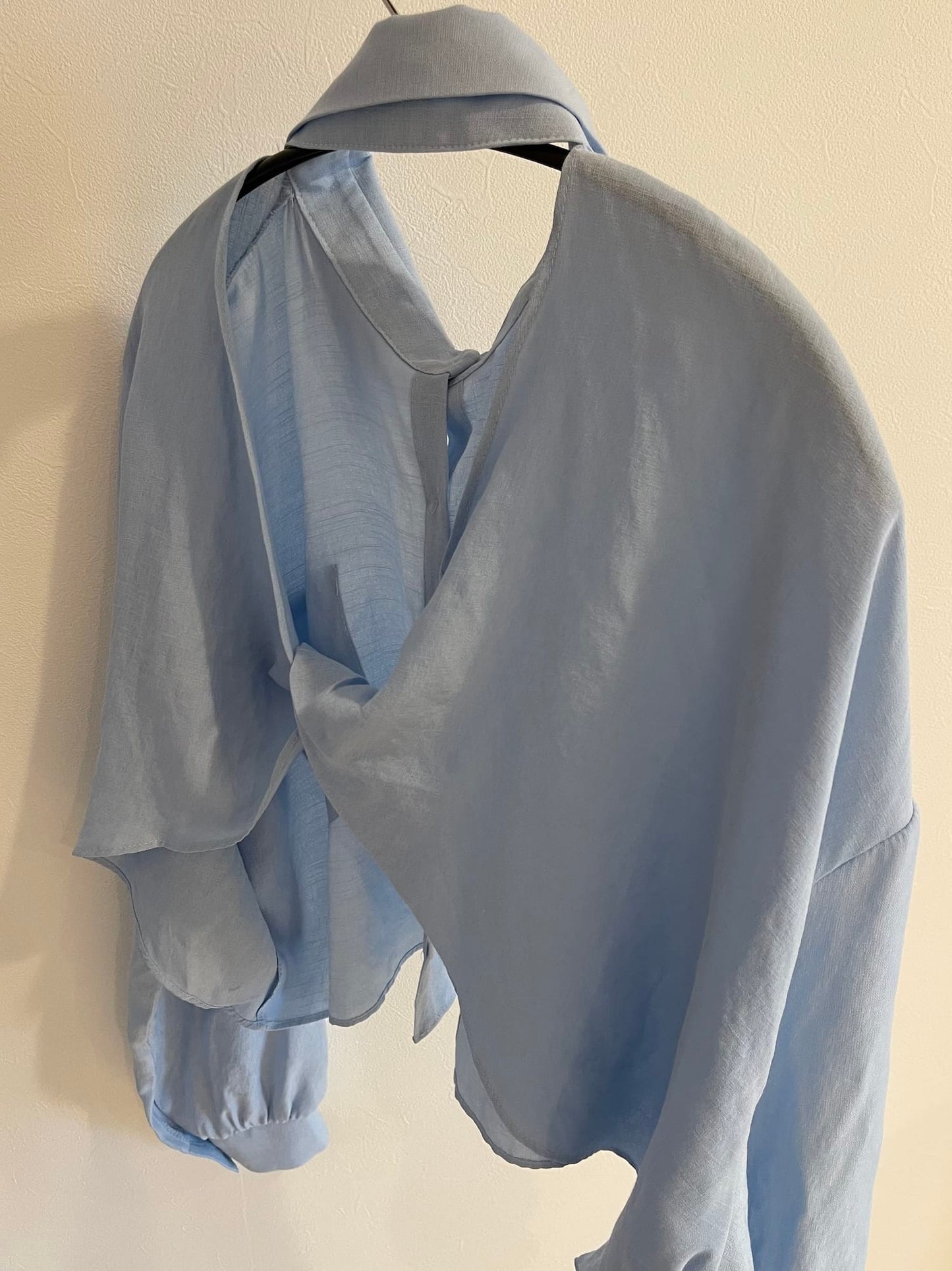 バックオープンクロップドシャツ