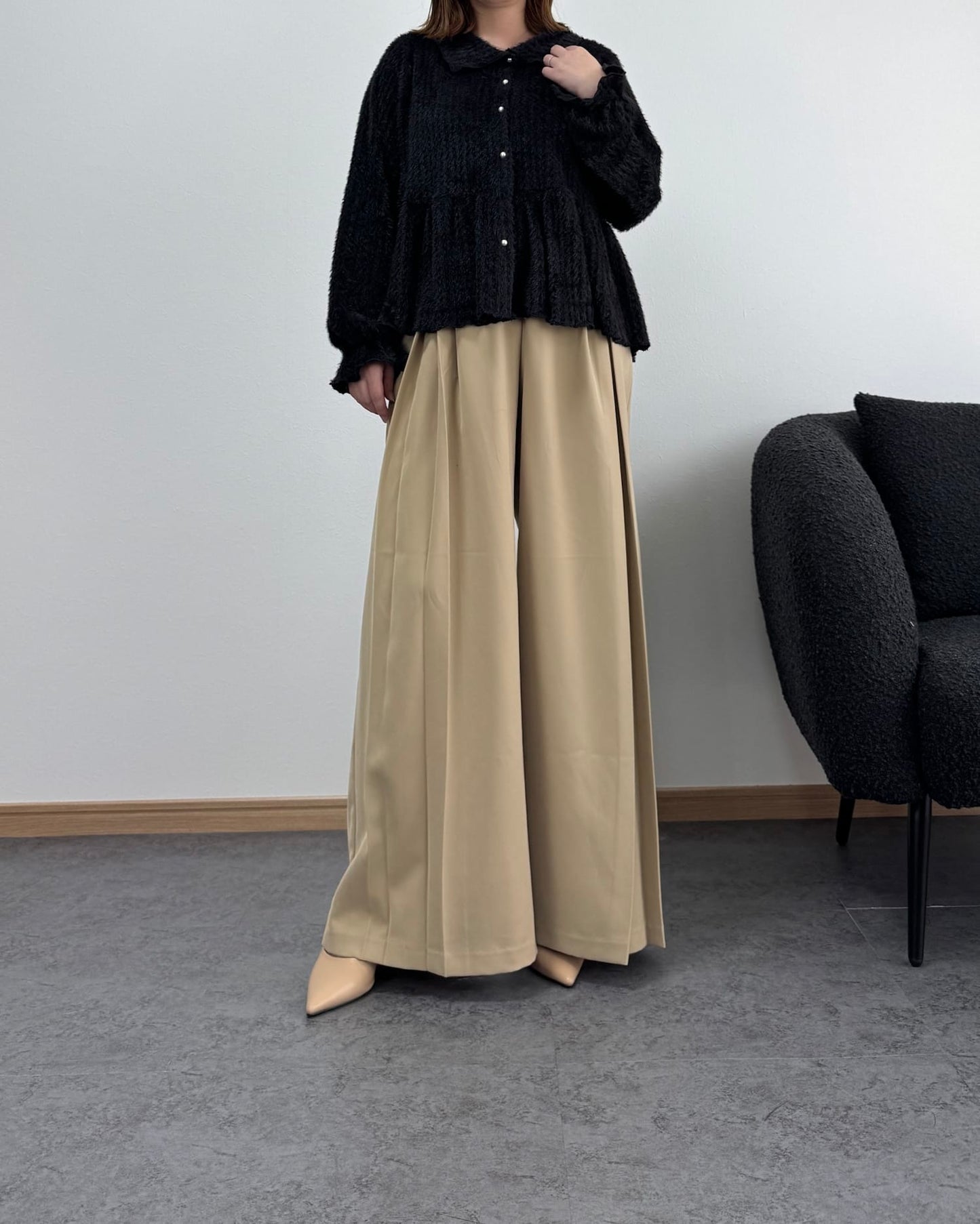 フェザー風ペプラムブラウス