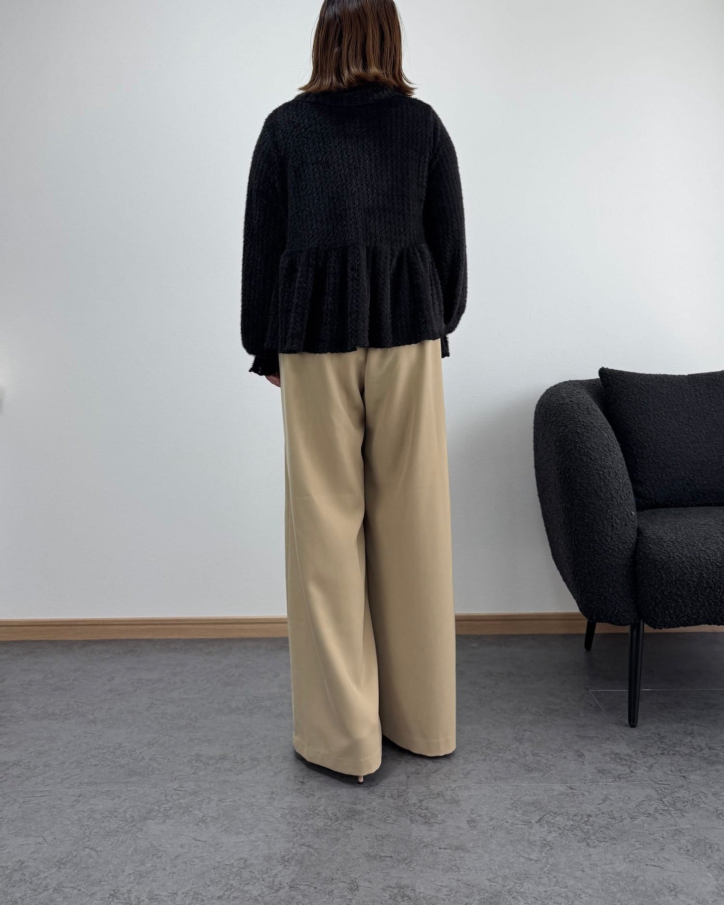 フェザー風ペプラムブラウス