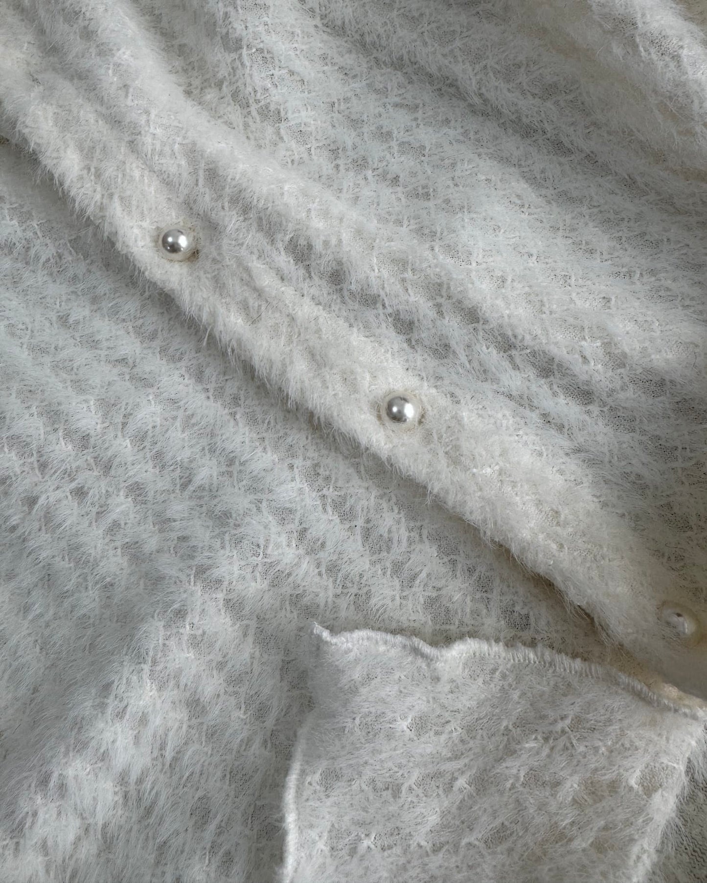 フェザー風ペプラムブラウス