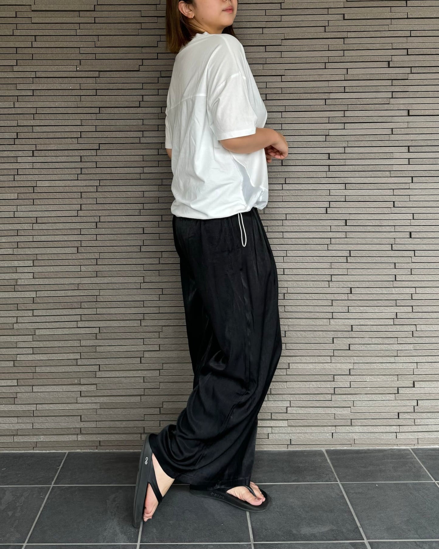 サテン風タックワイドスラックスパンツ