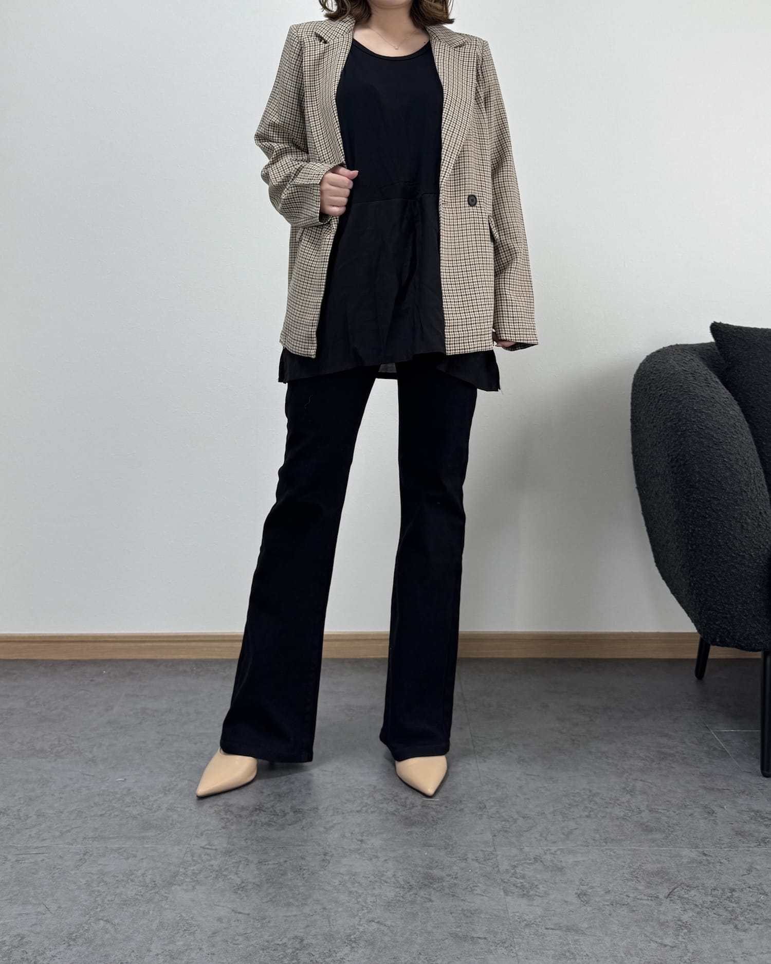 【美シルエット】ブラックセミフレアパンツ