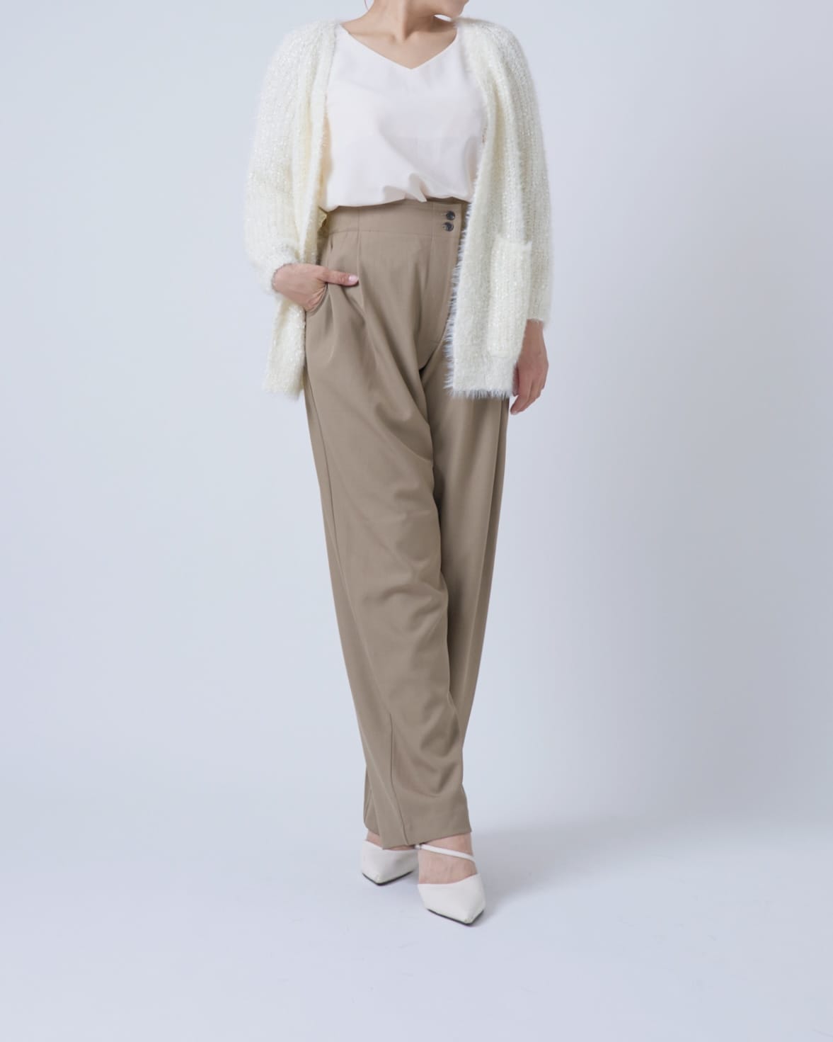 テーパードタックパンツ