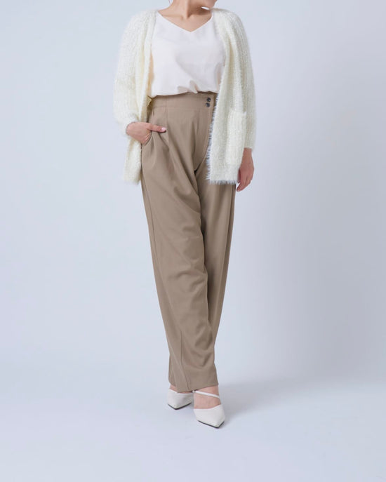 テーパードタックパンツ