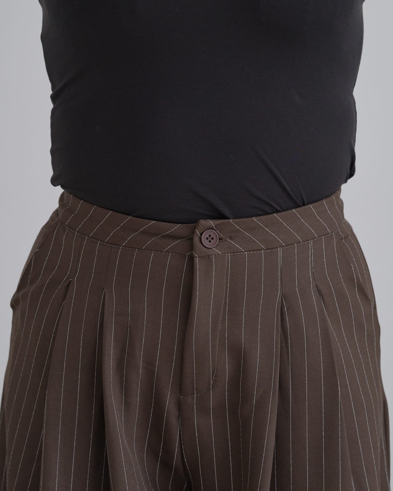ピンストライプタックワイドパンツ