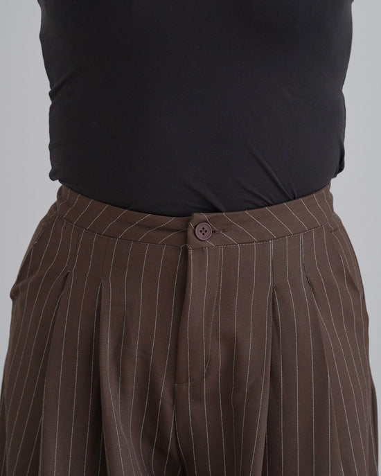 ピンストライプタックワイドパンツ