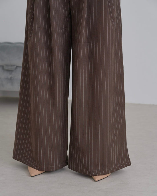 ピンストライプタックワイドパンツ