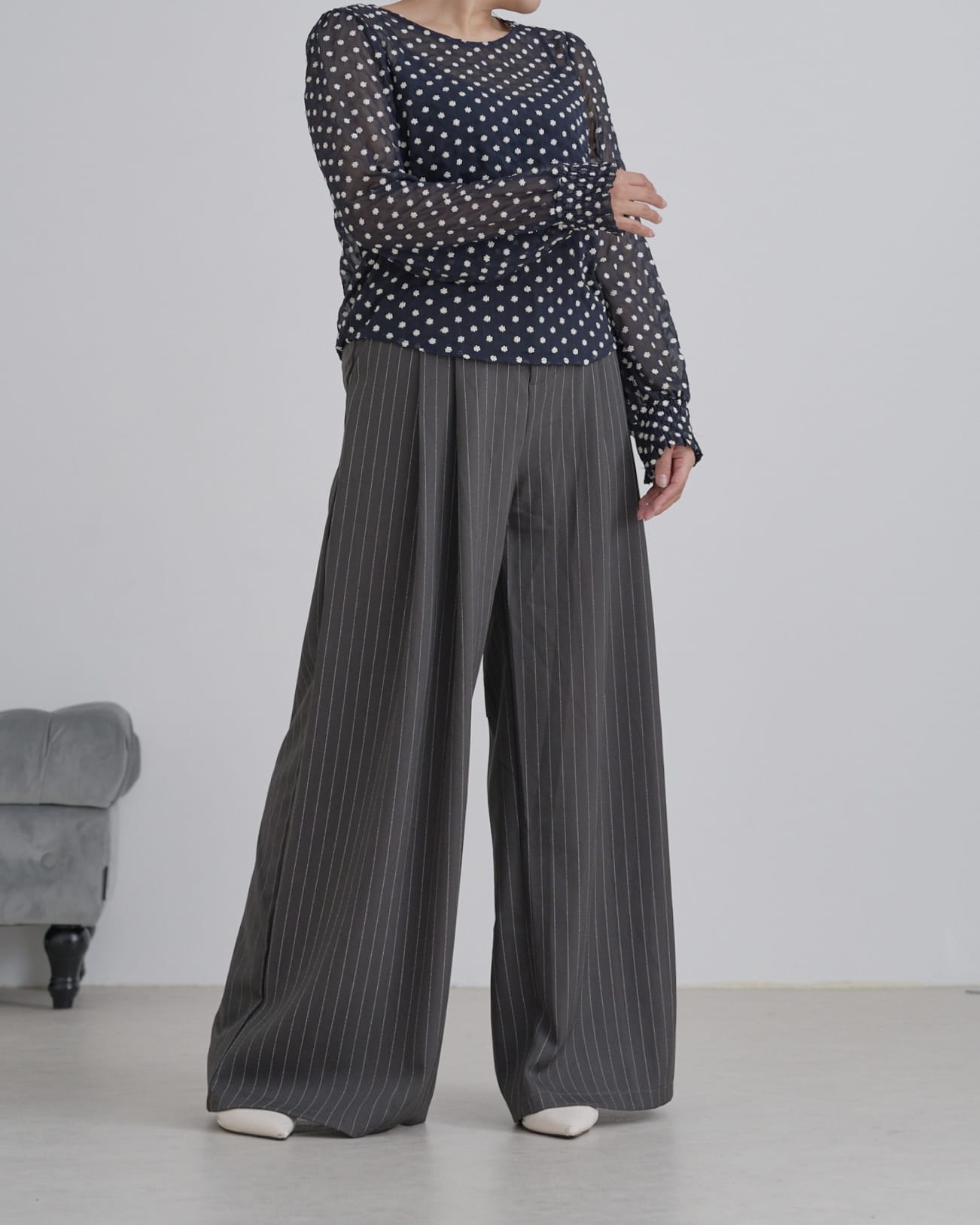 ピンストライプタックワイドパンツ