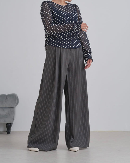 ピンストライプタックワイドパンツ