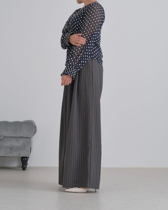 ピンストライプタックワイドパンツ