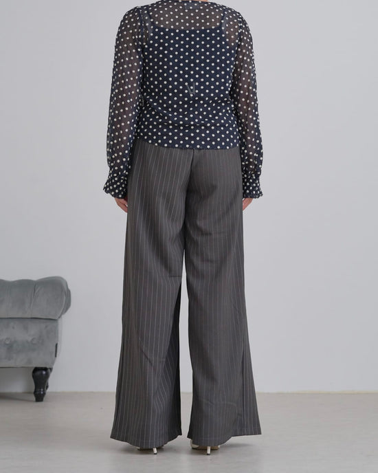 ピンストライプタックワイドパンツ