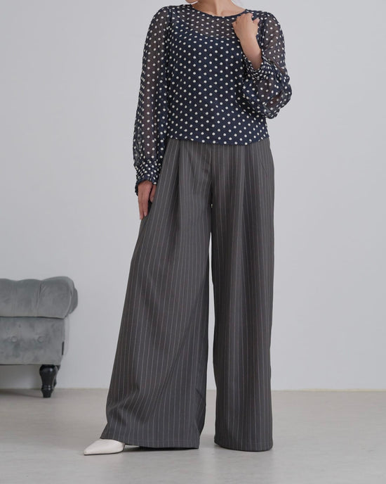 ピンストライプタックワイドパンツ