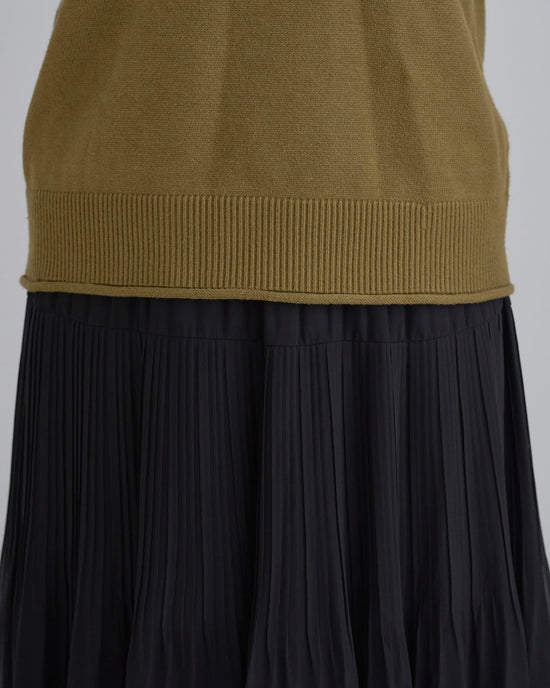 袖プリーツタートルニット