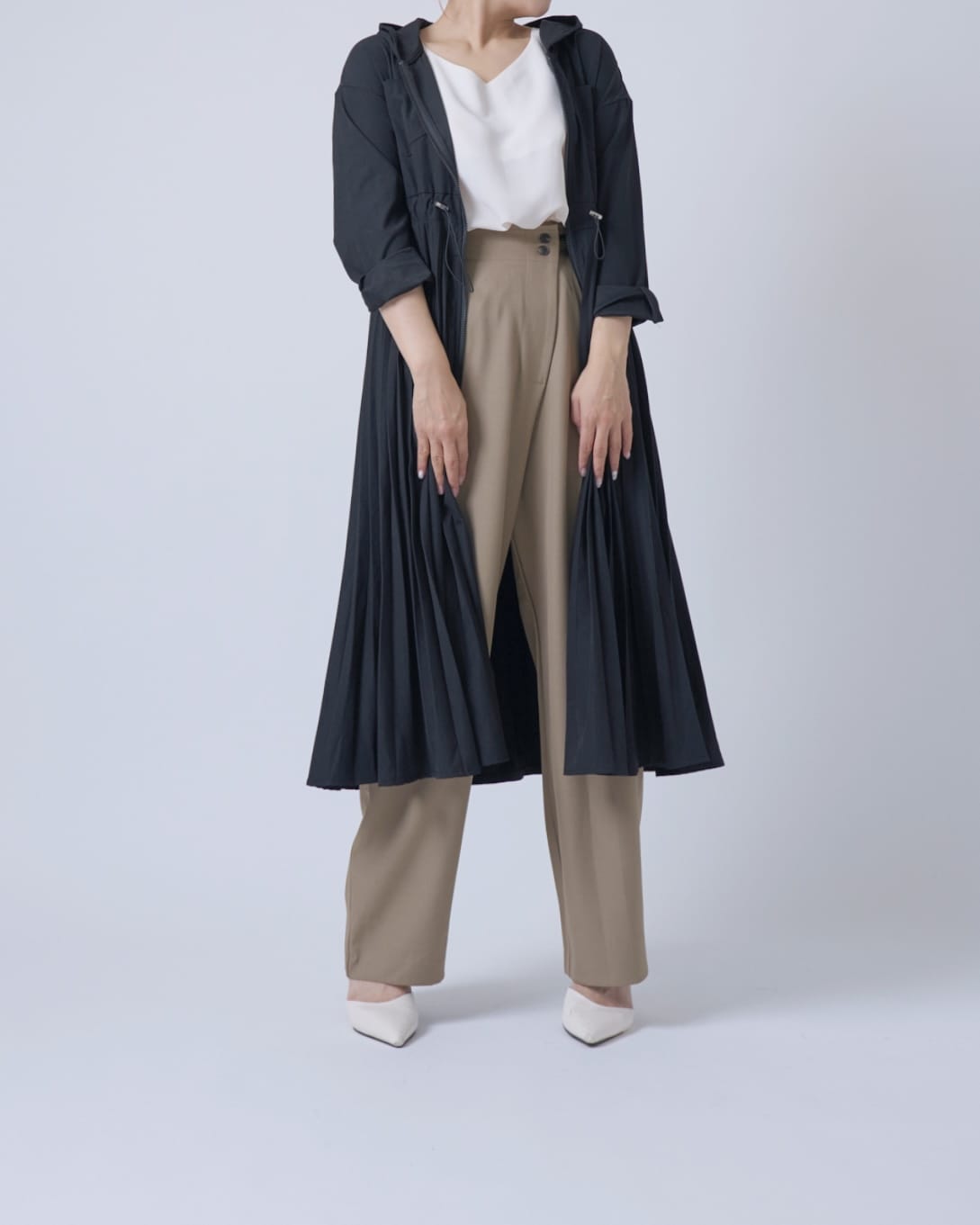 テーパードタックパンツ