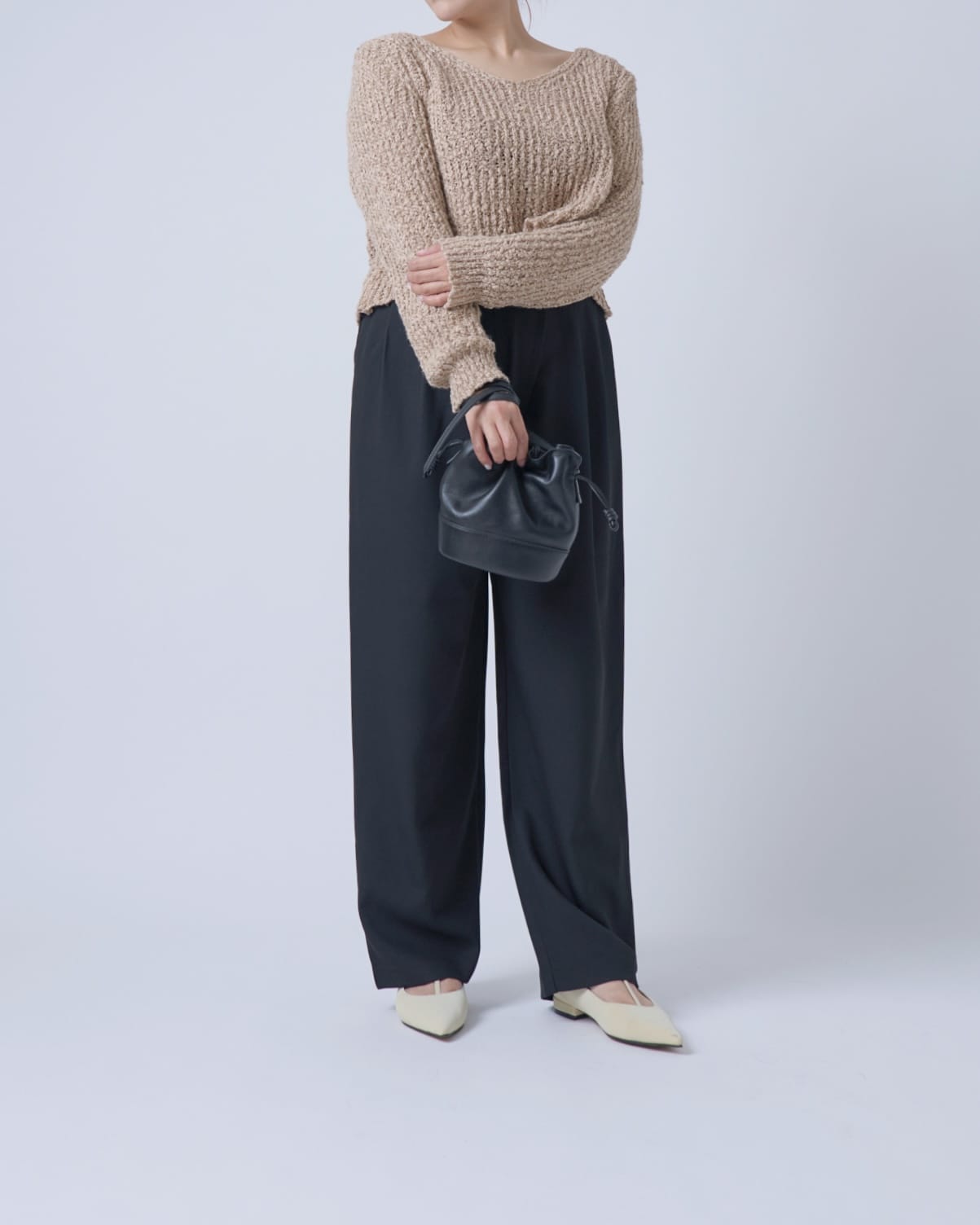 テーパードタックパンツ