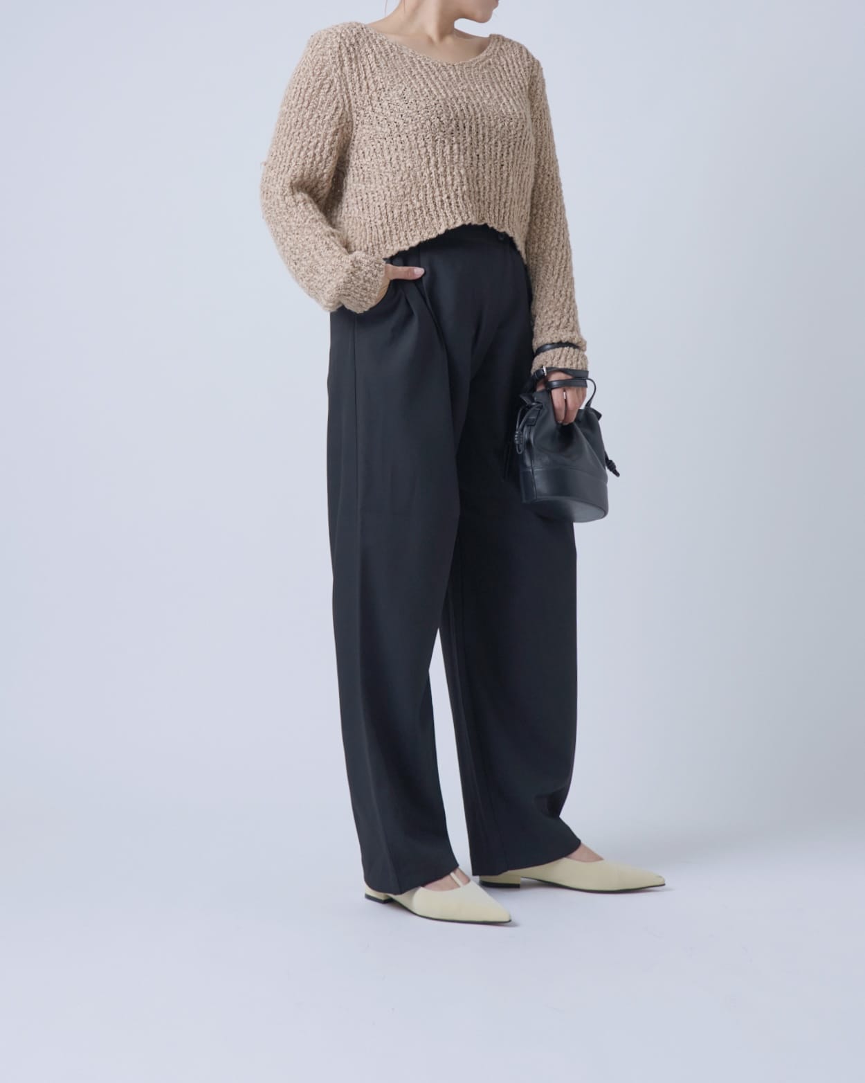 テーパードタックパンツ