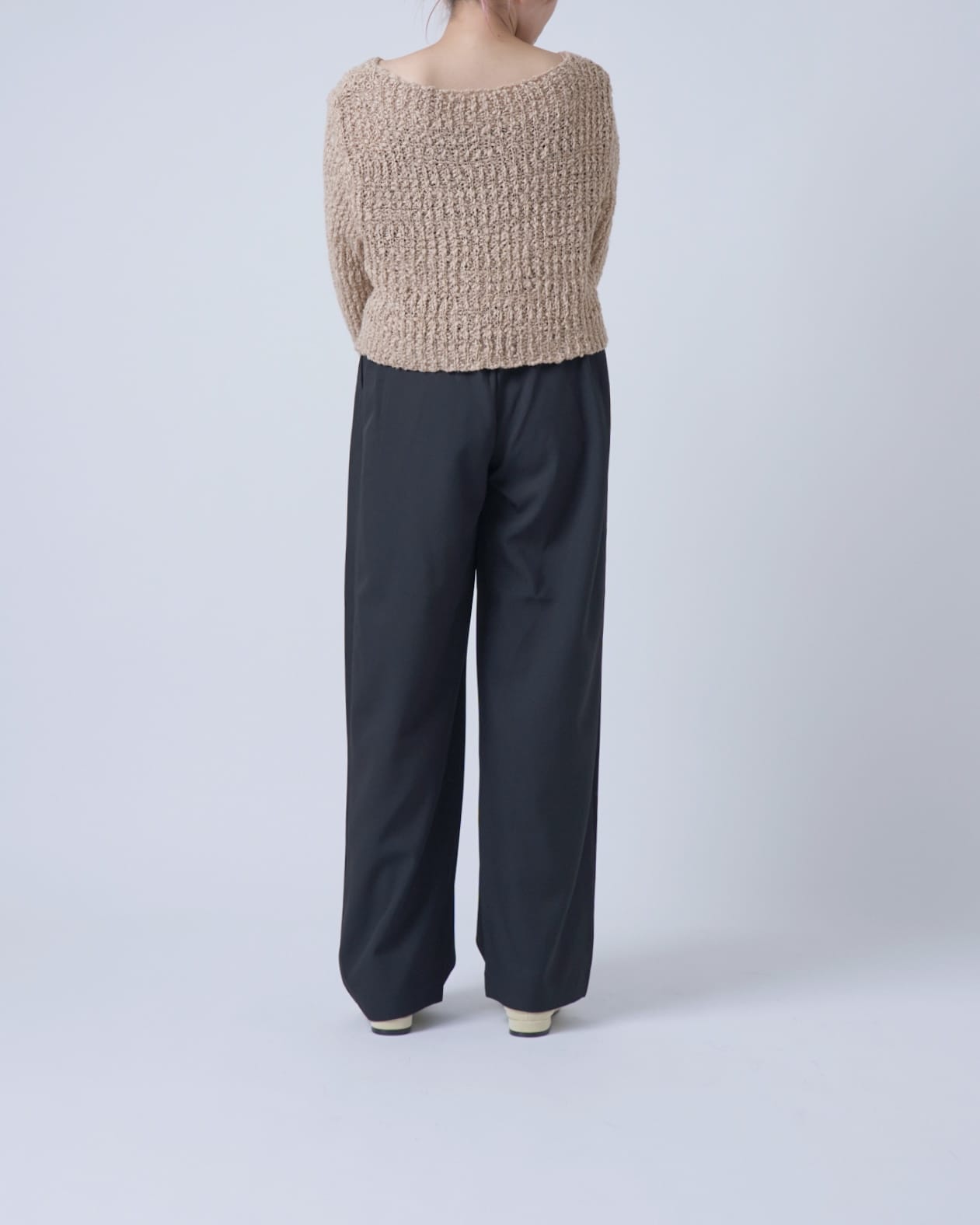 テーパードタックパンツ