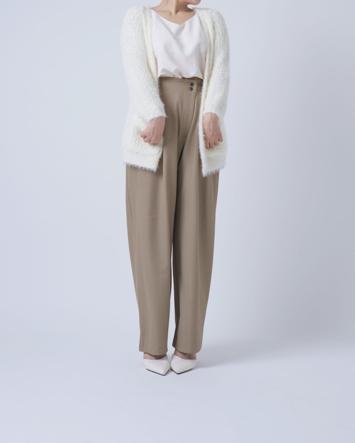 テーパードタックパンツ