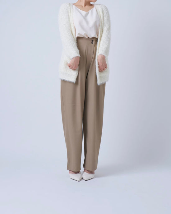 テーパードタックパンツ