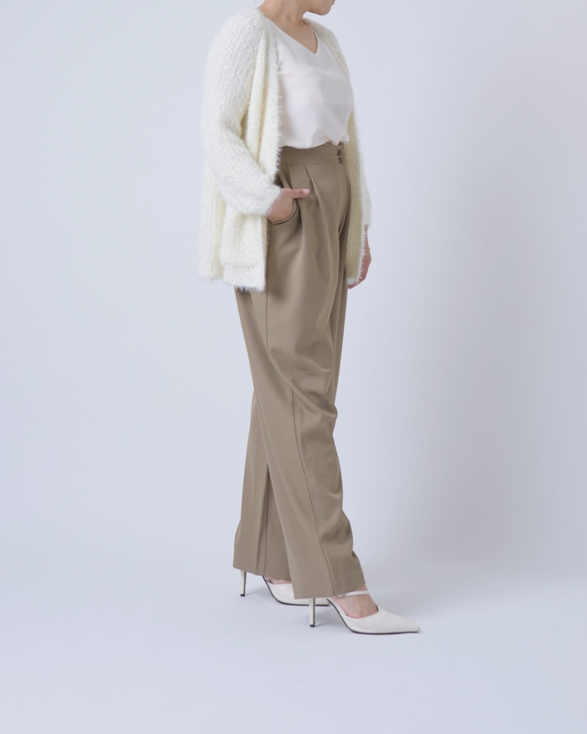 テーパードタックパンツ