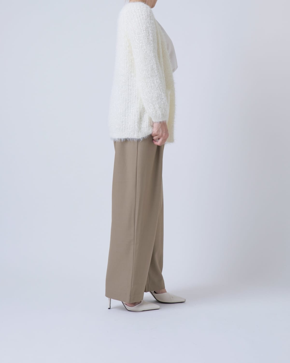 テーパードタックパンツ