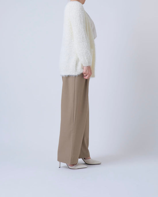 テーパードタックパンツ