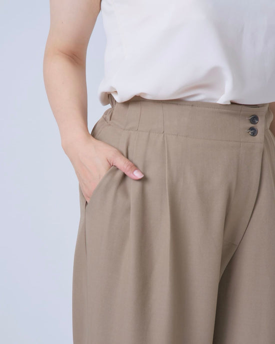 テーパードタックパンツ