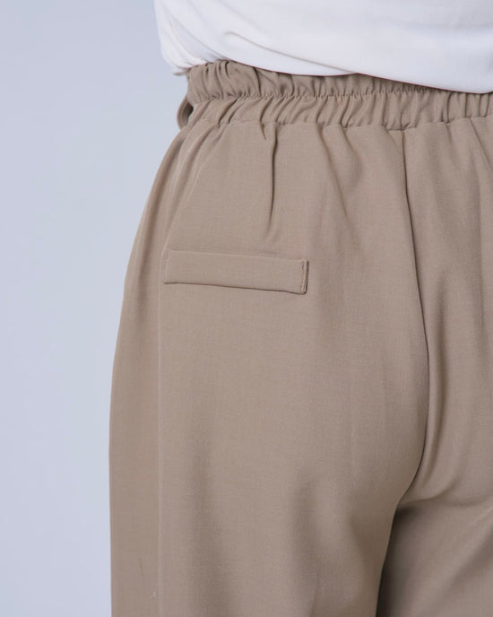 テーパードタックパンツ