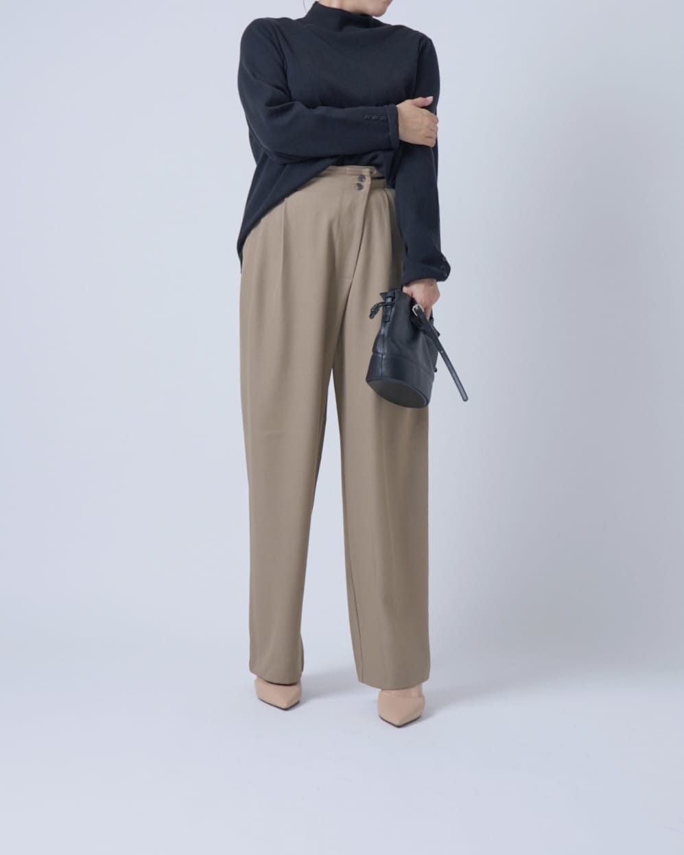 テーパードタックパンツ