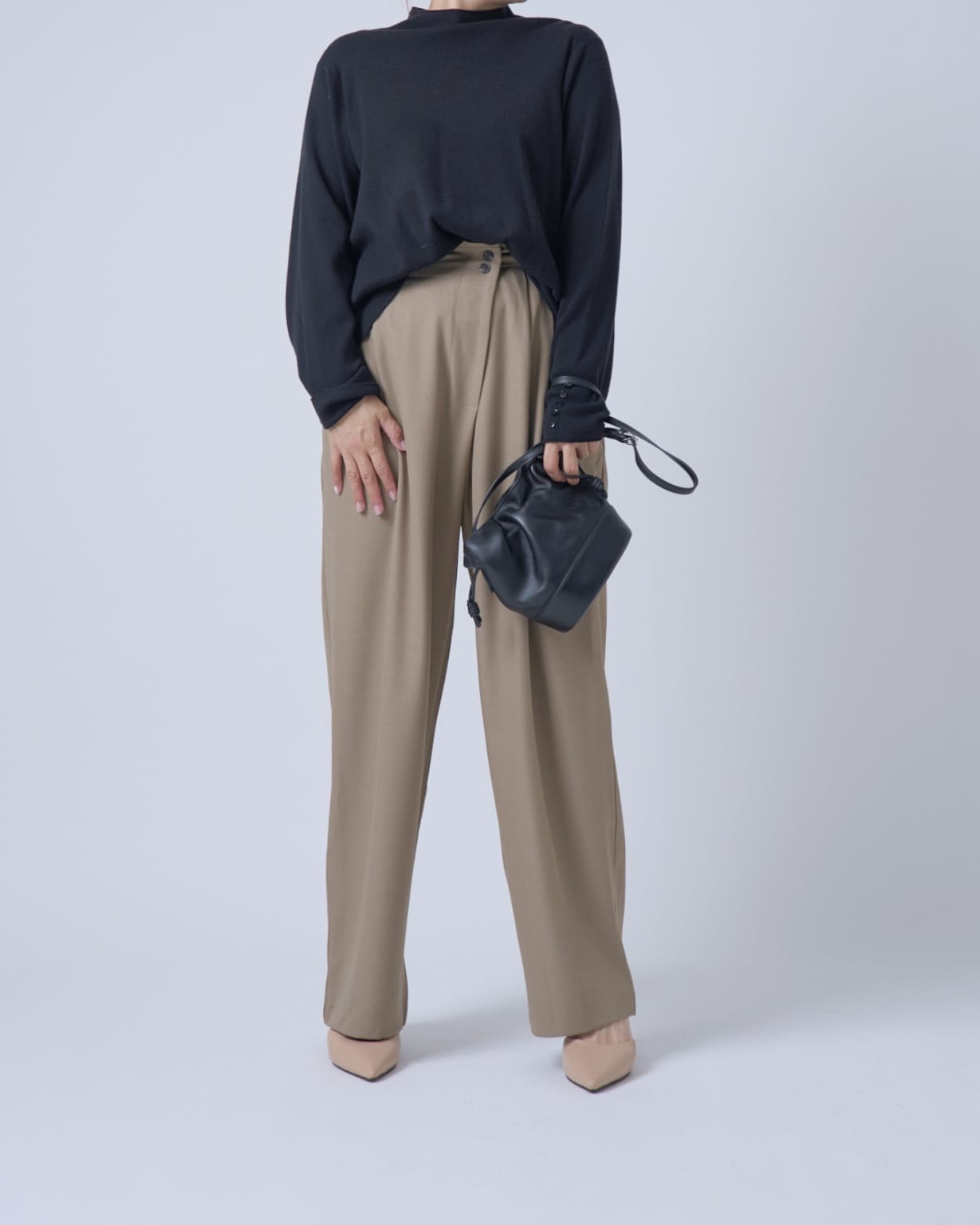 テーパードタックパンツ