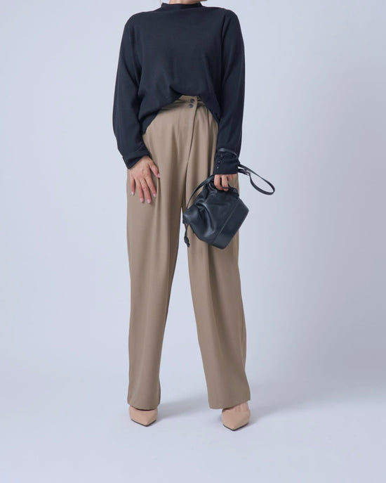 テーパードタックパンツ