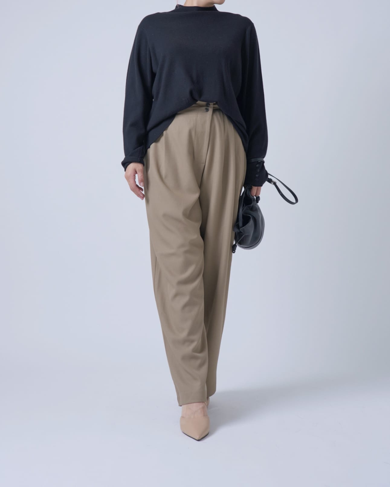 テーパードタックパンツ