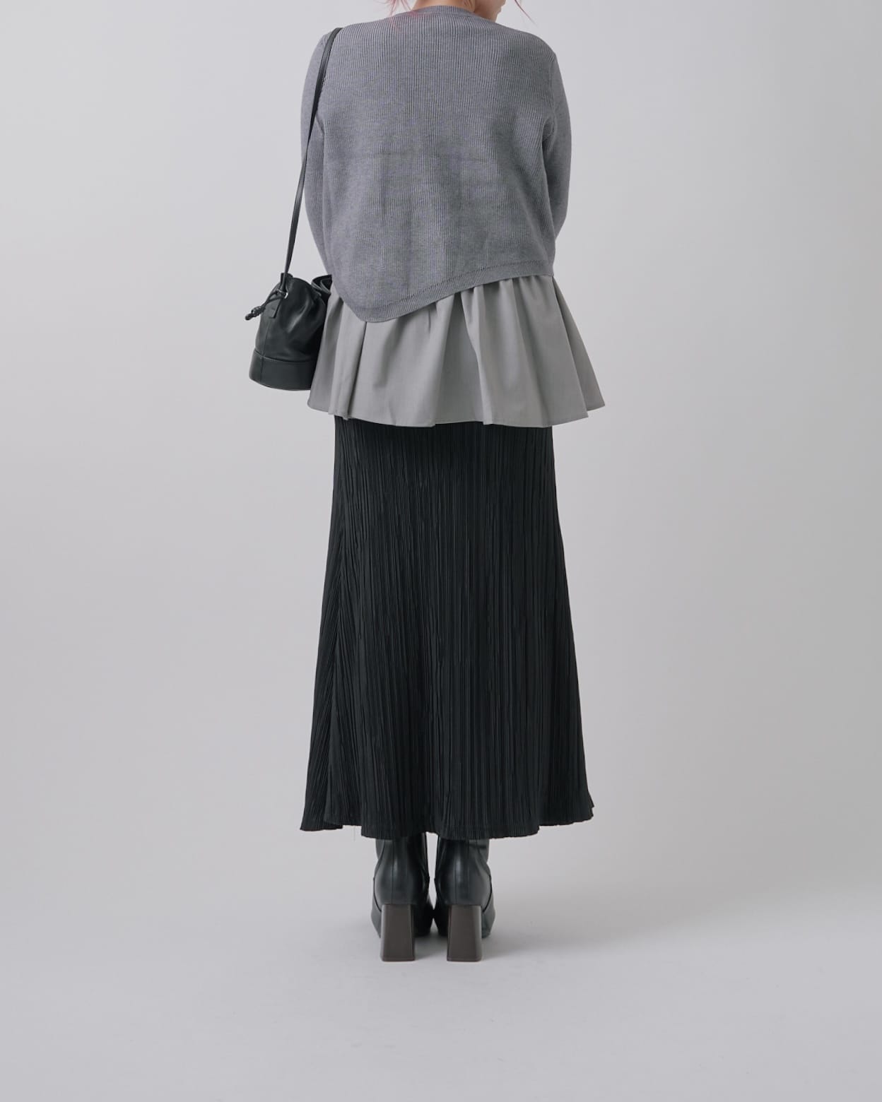 レイヤードフリルニット