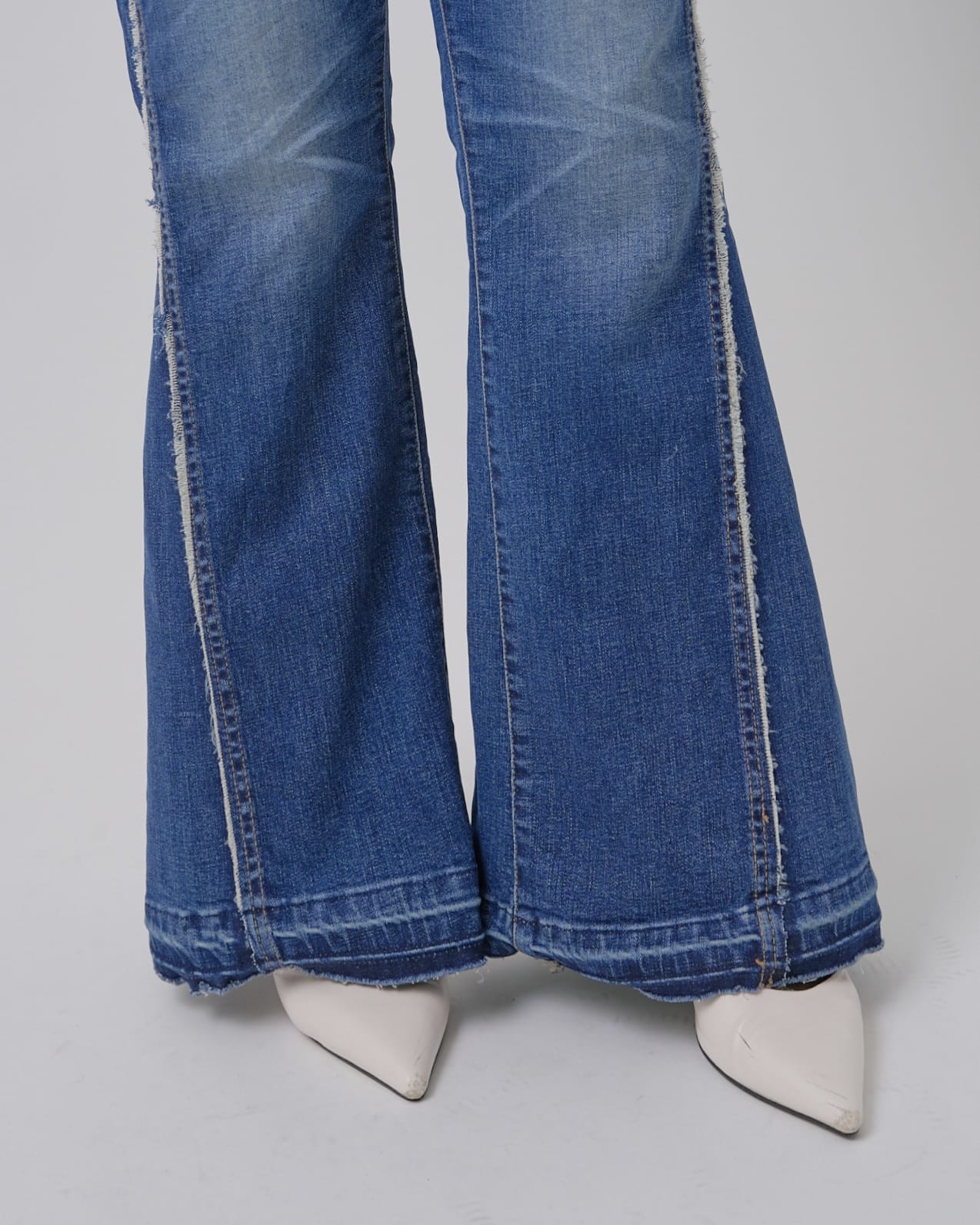 フリンジライン切り替えワイドフレアデニム