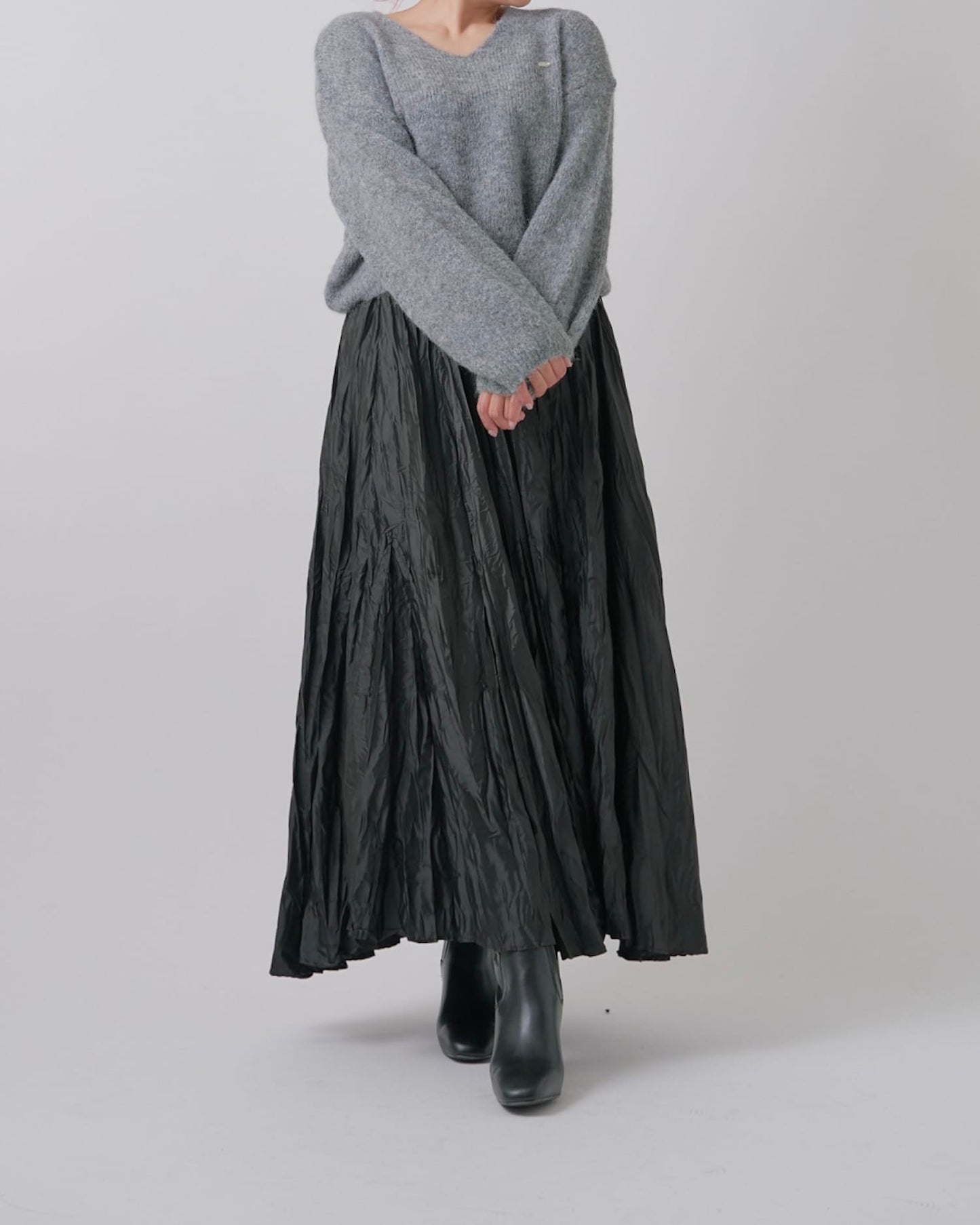 Vネックバルーンカラーニット