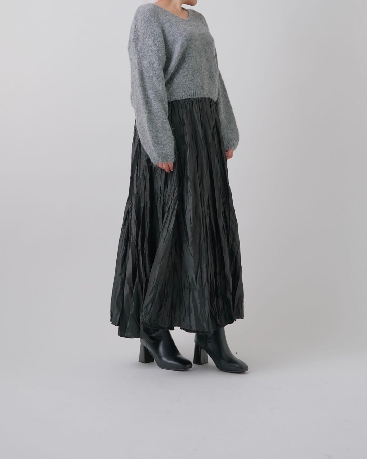 Vネックバルーンカラーニット