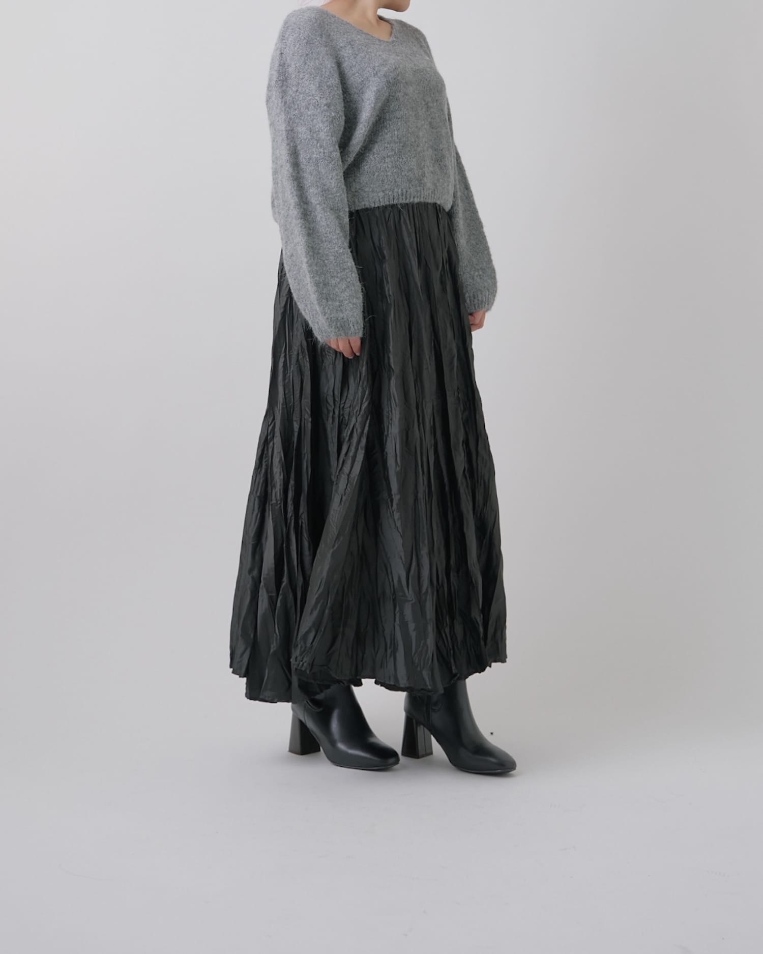 Vネックバルーンカラーニット