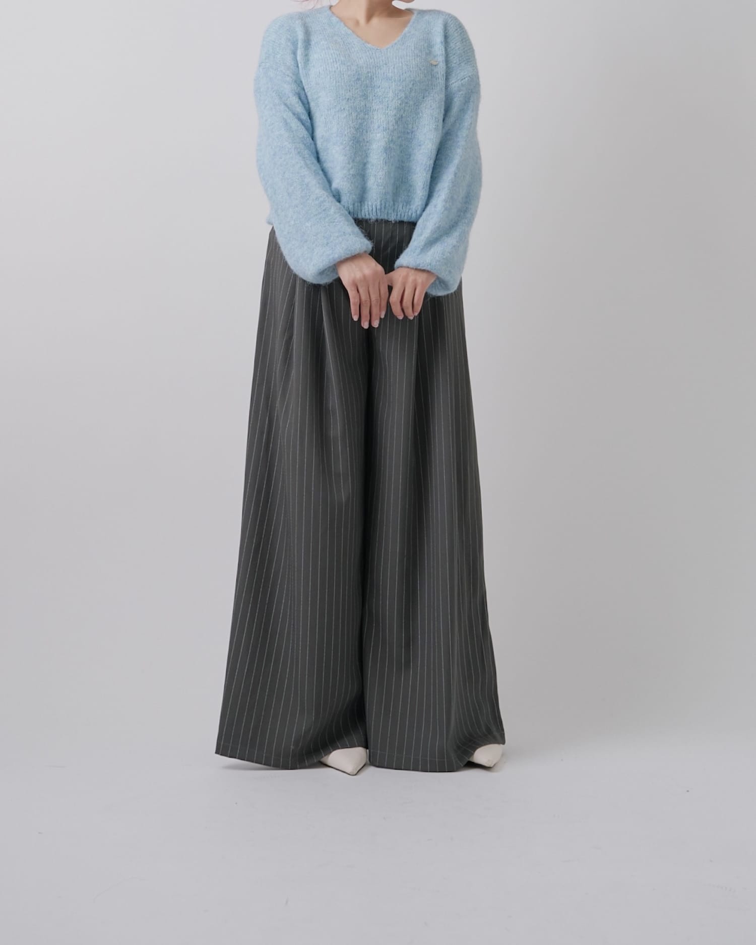 Vネックバルーンカラーニット