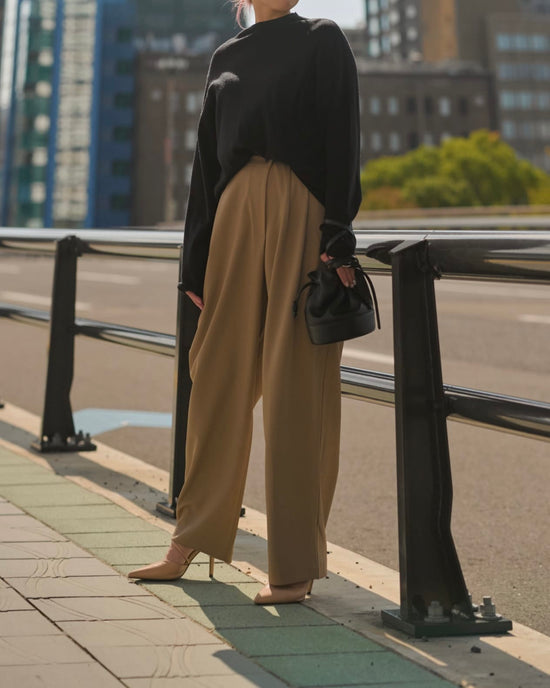 テーパードタックパンツ