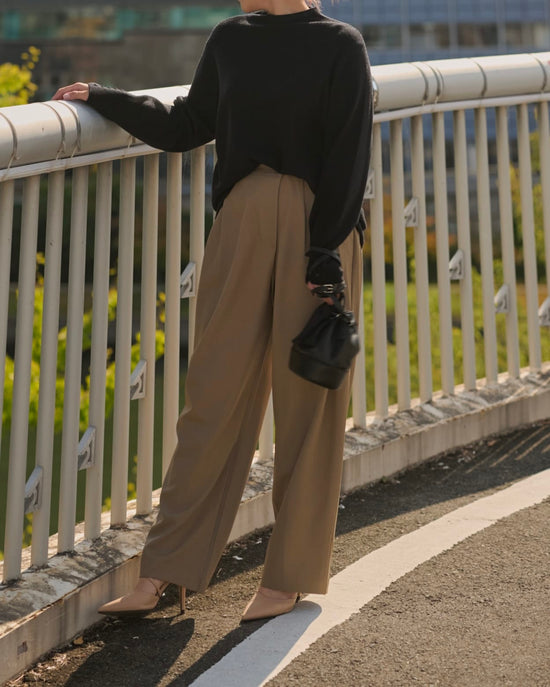 テーパードタックパンツ