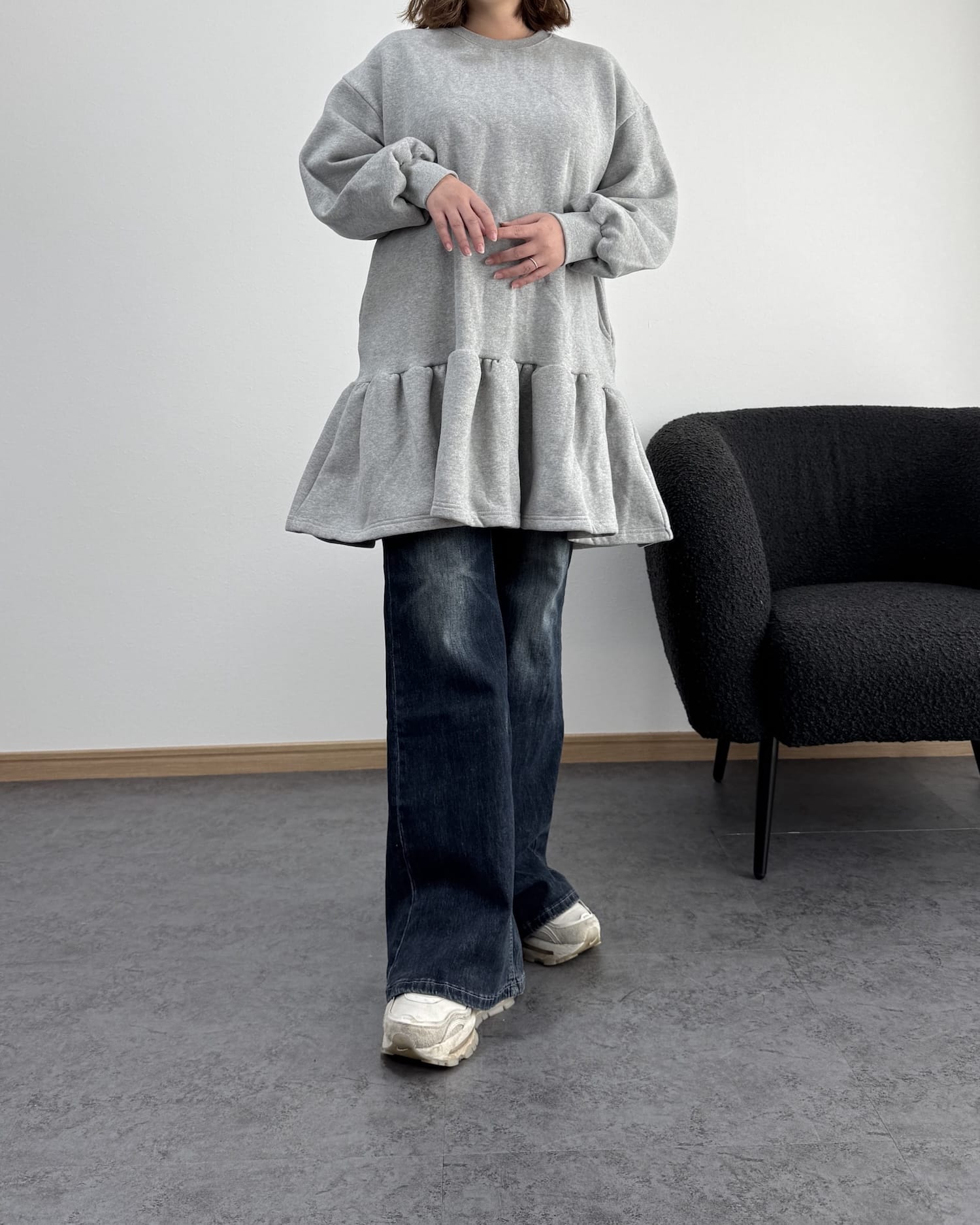 裾フリルトレーナー