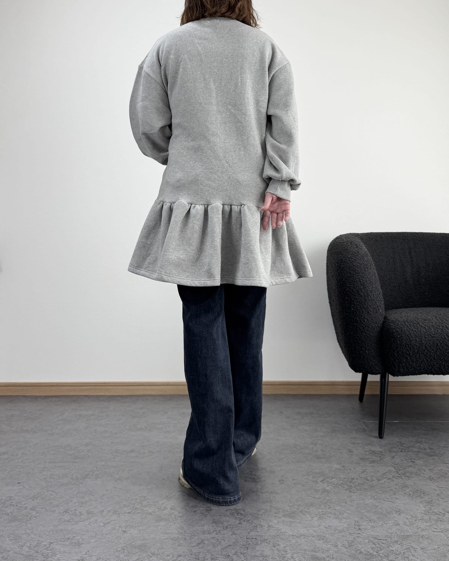 裾フリルトレーナー