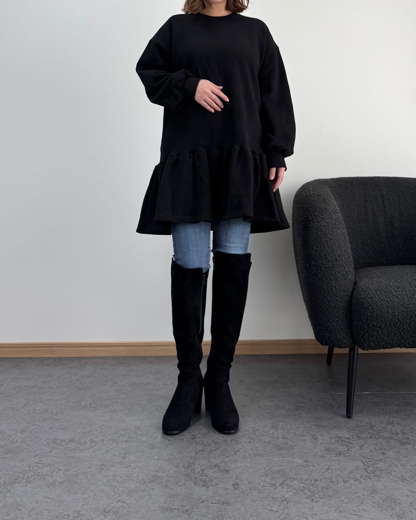 裾フリルトレーナー