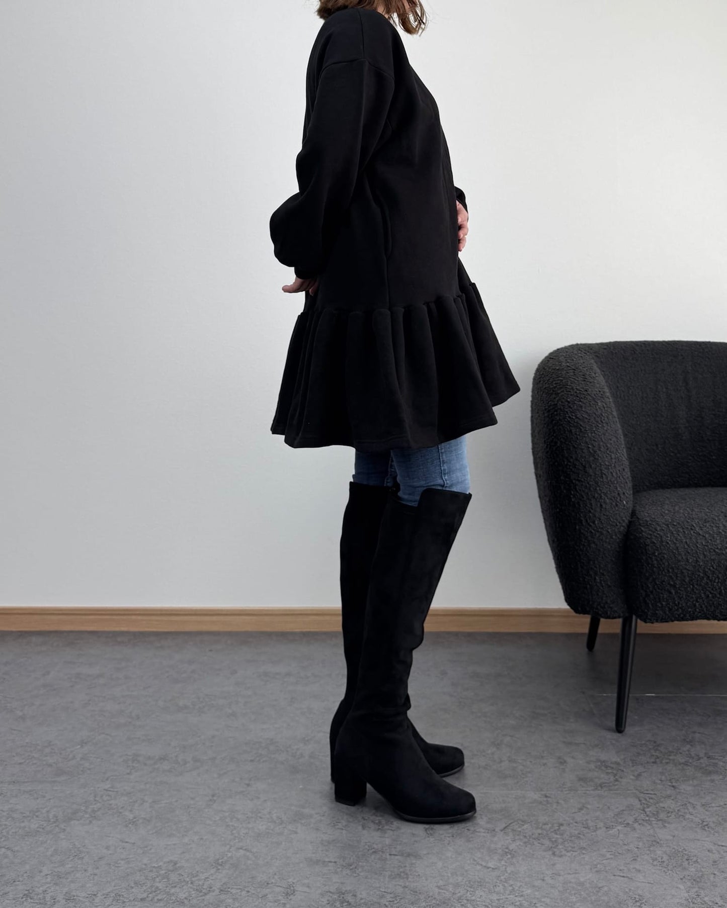 裾フリルトレーナー