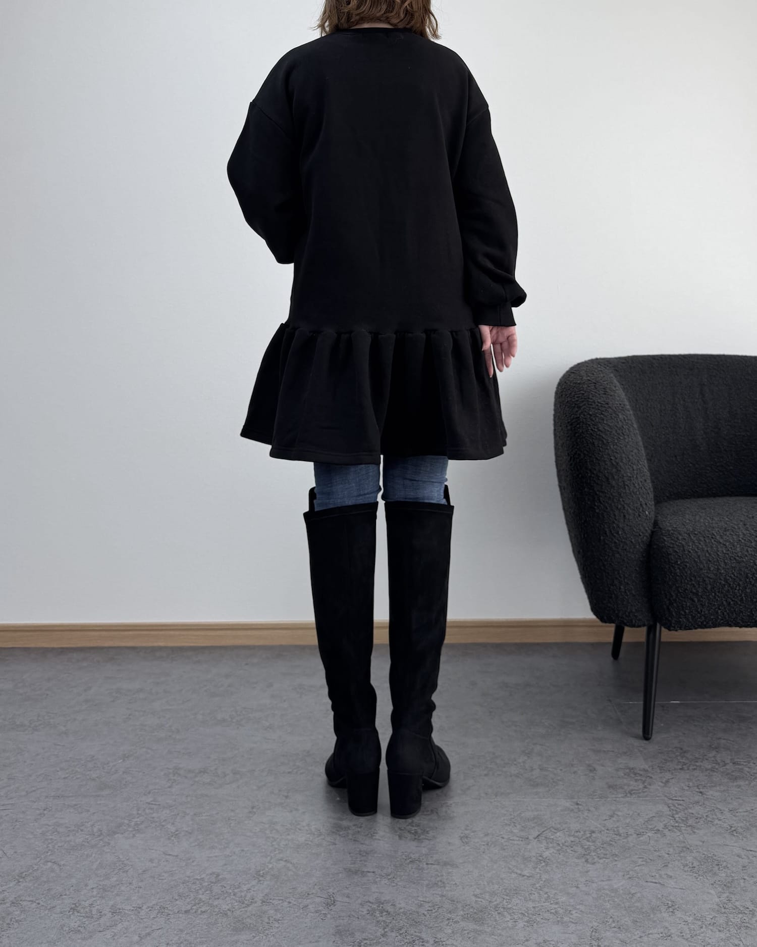 裾フリルトレーナー