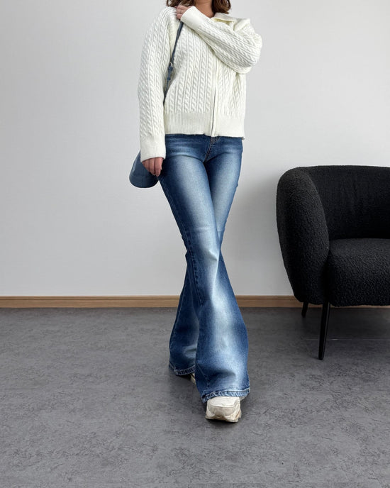 襟付きジップケーブルニット