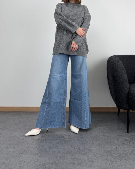 サイド切り替えカットオフワイドフレアデニム