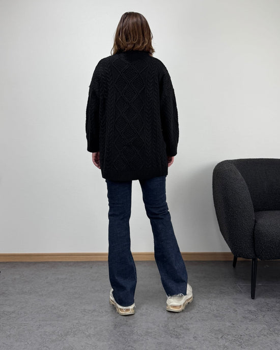 ケーブルオーバーニット