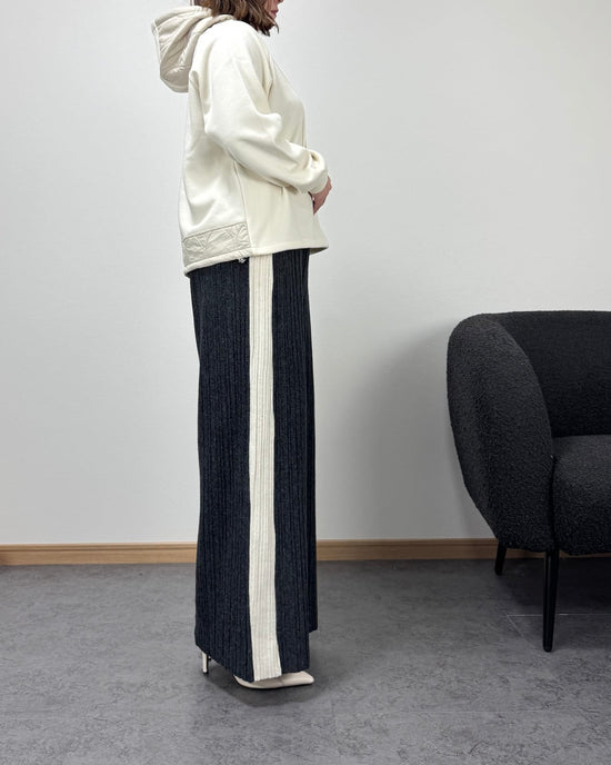 サイドラインニットパンツ